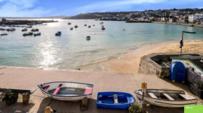 EIAS - Harbour Front Apartment with Fantastic Views